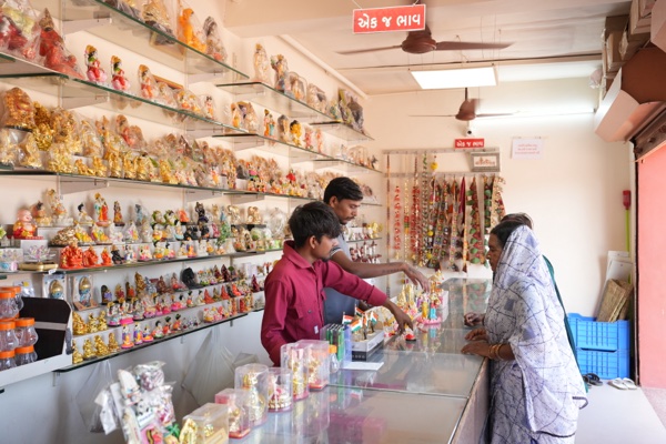 Prasad shelves at Nilkanth Hat